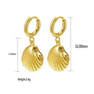 Detail view of 18K gold shell earrings with 32mm total length and 3.4g weight
