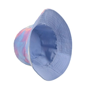 Detail of a tie-dye bucket hat with double-sided design and lilac purple inner fabric