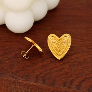 Fashionable 18K gold heart-shaped earrings featuring a layered 3D textured design