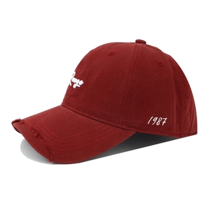 Casquette de baseball bordeaux en coton avec broderie Runge et détails de visière usée