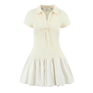 Cremeweißes Polo-Puffkleid mit Schleifentaille und strukturiertem Stoff-Mix