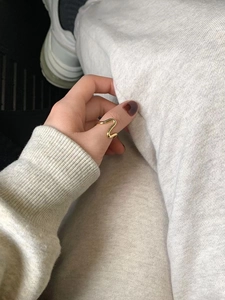 Minimalist 925 sterling silver wavy open ring with elegant golden curved line design