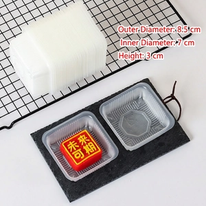 Detailed view of 8.5cm square PET clear mooncake tray with size dimensions for packaging