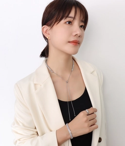 Set gioielli argento con strass scintillanti: collana, bracciale, anello e orecchini