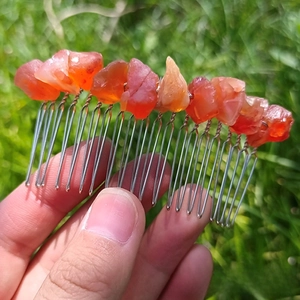 Detail of 20-tooth metal hair comb with handmade orange natural crystal stones