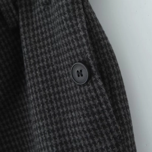 Houndstooth wool mini skirt with pleated design and side pocket with black button