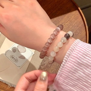 Eleganti braccialetti con perline di occhio di gatto in lilla e toni neutri stile sobrio