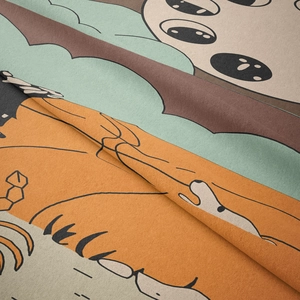 Makroansicht von weichem Flanellstoff mit lebhaften Cartoonausdrücken und Plüschtextur