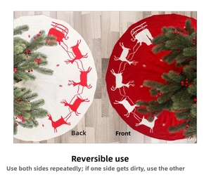 Détail de jupe de sapin de Noël en tricot réversible avec motifs de renne et traîneau
