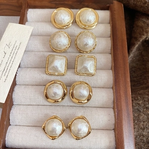 French Retro Geometric Artificial Pearl Stud Earrings Textured Gold Plated Elegant Jewelry With Silver Earring Post