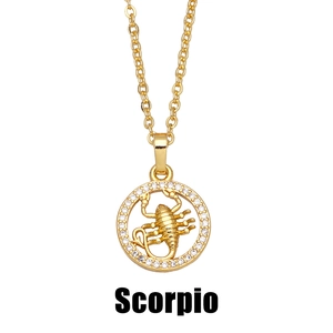 Collier signe du zodiaque Scorpion doré avec halo de cristaux sur une chaîne fine