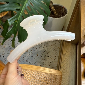 15cm creamy white translucent hair claw clip for thick hair in French style
