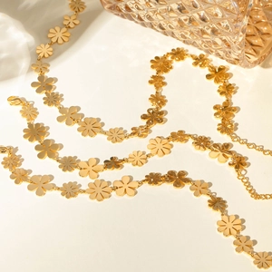 Klassische Halskette aus 18k vergoldetem Edelstahl mit eleganten Gänseblümchen-Motiven