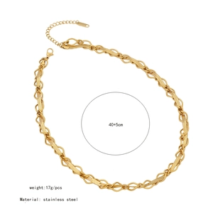 Detailansicht der 40+5cm goldenen Edelstahlkette mit 17g Gewichtsangaben auf Weiß