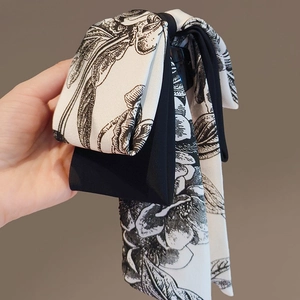 Pince à cheveux élégante avec nœud papillon à l'encre chinoise et motif floral