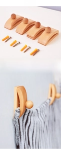Détail macro de crochets muraux en bois pour tapisseries avec matériel et kit de vissage