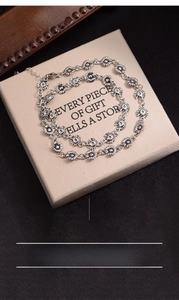 Detail view of silver daisy pendant necklace with dimensions 7x7mm and 46cm chain