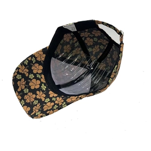 Vue intérieure détaillée de la casquette fleurie avec mesh respirant et sangle réglable