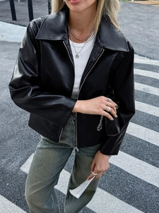 Giacca in pelle nera minimalista da donna con chiusura a zip e colletto in stile street