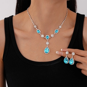 Vintage Light Blue Water Drop Pendant Necklace And Earrings Set With Silver Earring Post Alloy Rhinestone Jewelry Women
