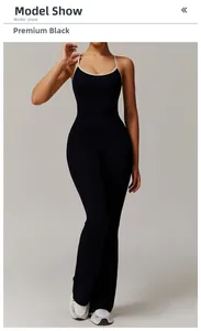 Combinaison de yoga noire avec bordure blanche contrastée et coupe jambe évasée chic