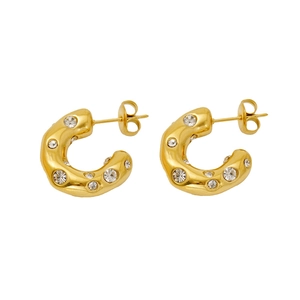 Chic 18K gold plated stainless steel C-shaped hoop earrings with hammered texture and zircons