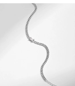 Detailed view of S925 sterling silver chain bracelet with emerald-cut rectangular pendant
