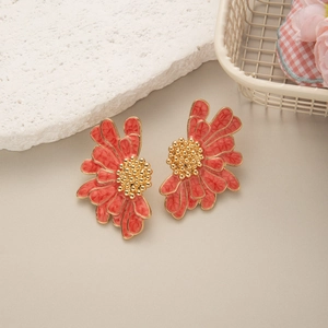French vintage layered daisy flower earrings in coral pink with golden trim