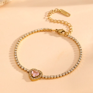 Elegantes goldenes Edelstahl Herz Armband mit rosa Kristall und weißen Zirkonsteinen