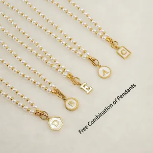 Collier de perles élégant avec fermoir OT doré et pendentifs alphabet personnalisés