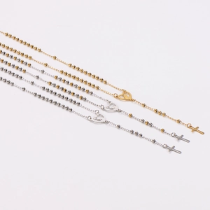 Drei minimalistische Rosenkranz-Halsketten mit Herz- und Kreuzanhängern in Gold und Silber