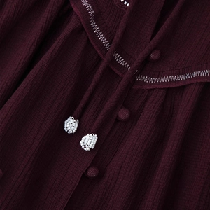 Camicia casual rosso vino scuro con coulisse di perline, trama e bottoni coordinati