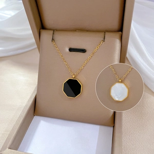 Minimalist Titanium Steel Necklace With Hexagonal Shell Pendant Gold Plated Clavicle Chain Jewelry For Women