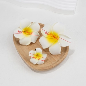 Detailed size comparison of white Plumeria flower hair clips in 9cm, 8cm and 4.6cm sizes