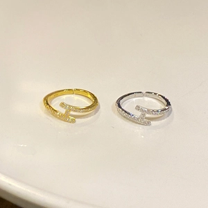 Bagues élégantes en forme de H en or et argent avec zircons et finition polie chic
