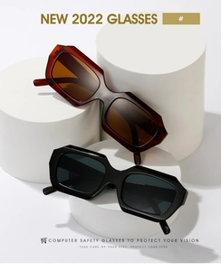 Vue détaillée de lunettes de soleil polygonales à monture épaisse noire et écaille