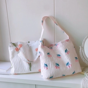 Sacs cabas en toile plissée avec jolis imprimés tulipes et cerises pour femmes