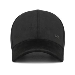 Men's winter baseball cap with thermal lining and metallic MR logo in black finish