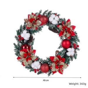 Détail de la couronne de Noël de 40cm avec fleurs rouges et pommes de pin, 363g