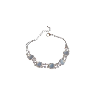 Bracelet élégant en argent avec pierres œil de chat bleues et fleurs de papillon