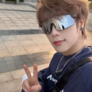 Sporty large frame cycling sunglasses with silver mirrored lenses and black frame