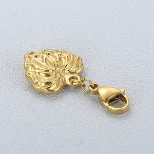 Creative gold heart key ring with leaf pattern charm and stylish lobster clasp design