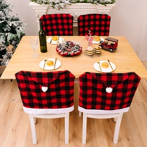 Lot de 4 housses de chaise de Noël à carreaux rouges et noirs avec pompons blancs doux