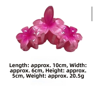 Dettaglio molletta per capelli a fiore di frangipane rosa, 10cm x 6cm e peso 20,5g
