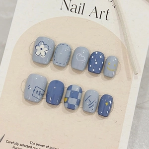 Cartoon Blue Floral Press On Nails Sweet Heart Checkerboard Pattern Short Square Round Fake Nails For Women Daily Wear