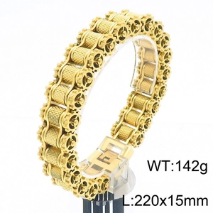 Détail du bracelet chaîne de vélo dorée 142g avec structure d'engrenage et texture maille