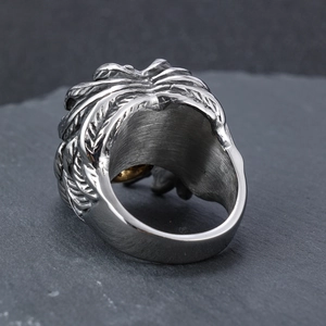 Détails de bague punk avec ailes argentées gravées et insert doré de style vintage