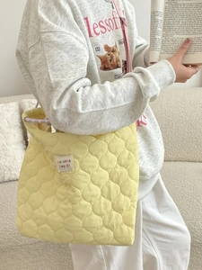Quilted heart cream canvas tote bag with large capacity for students and daily leisure
