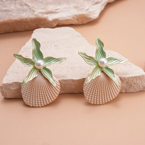 Detail of light green starfish stud earrings with imitation pearls and seashell pendants