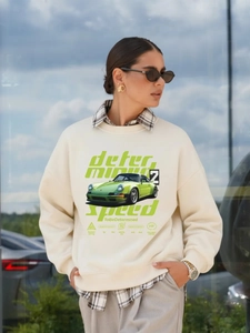 Oversized μπεζ φούτερ με στάμπα πράσινου σπορ αυτοκινήτου και μοντέρνο street look